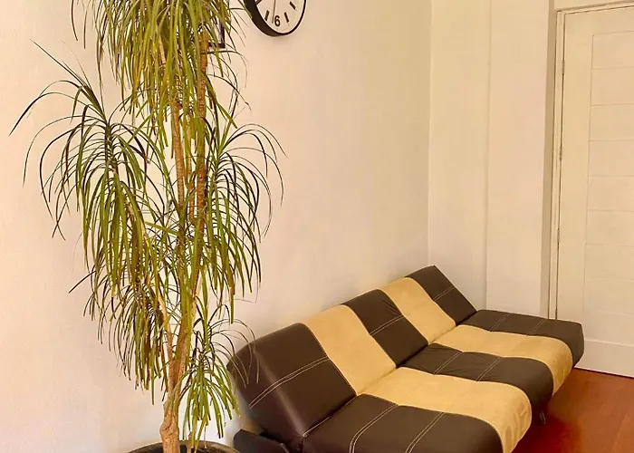 Tipo Cabana, Rodeado De Bosque